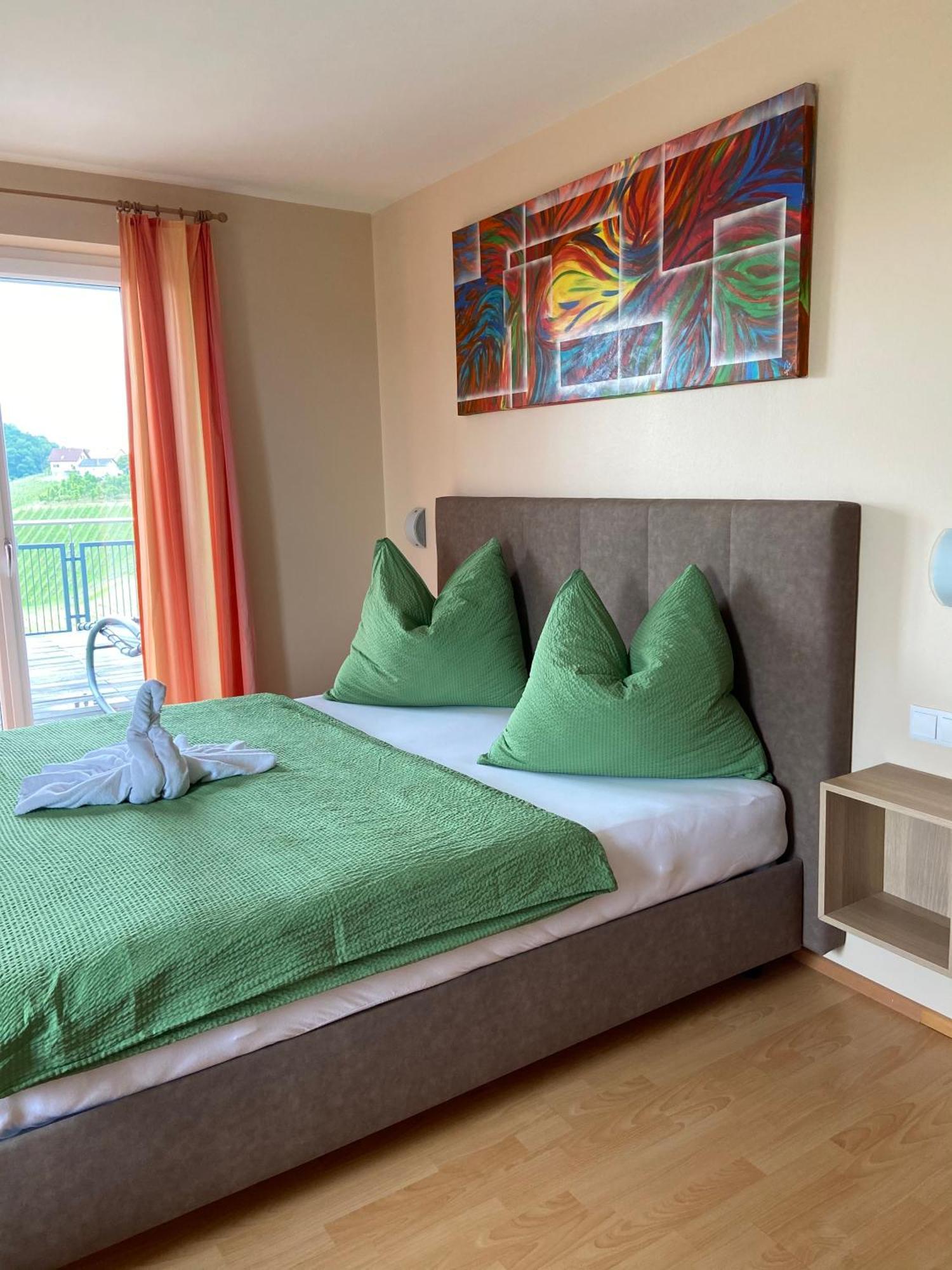 Zweytick Gaestezimmer Weingut Ratsch an der Weinstraße Exterior photo