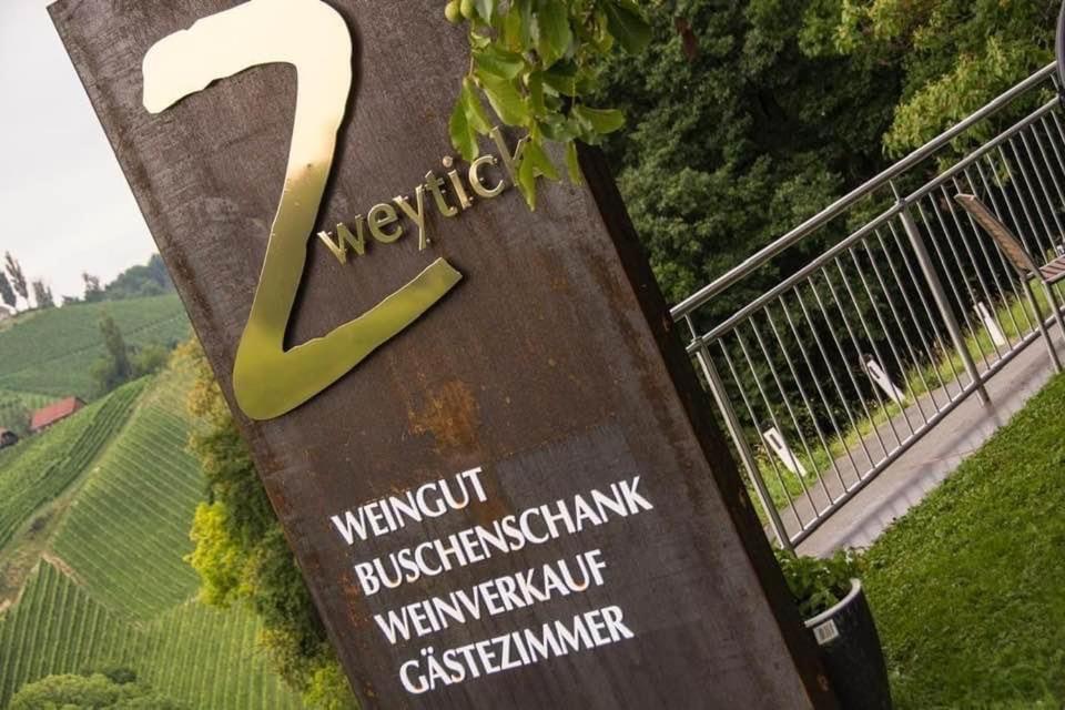Zweytick Gaestezimmer Weingut Ratsch an der Weinstraße Exterior photo
