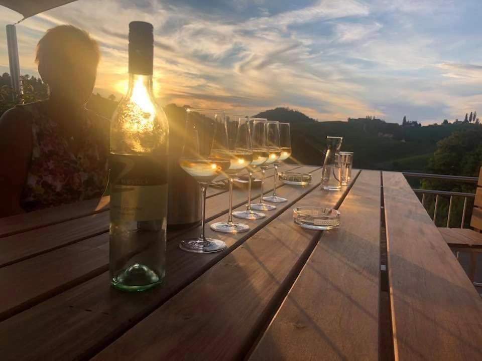 Zweytick Gaestezimmer Weingut Ratsch an der Weinstraße Exterior photo