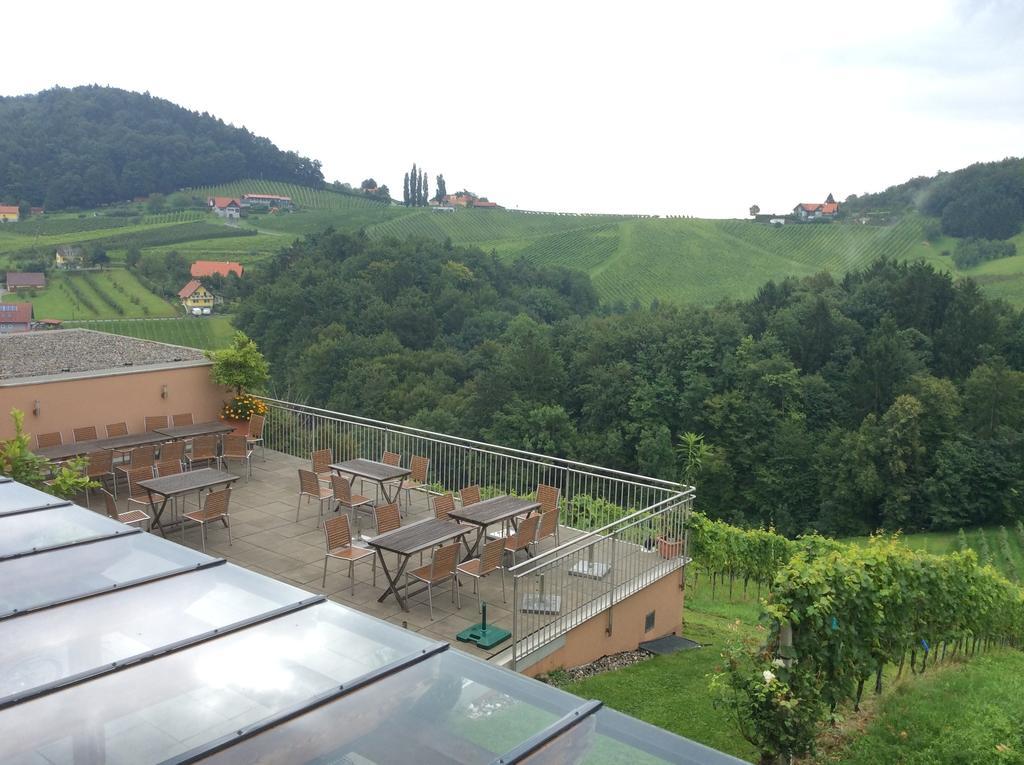 Zweytick Gaestezimmer Weingut Ratsch an der Weinstraße Exterior photo