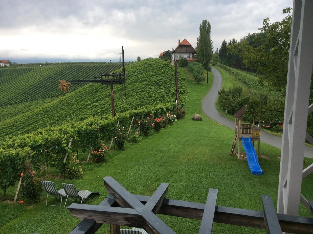 Zweytick Gaestezimmer Weingut Ratsch an der Weinstraße Exterior photo