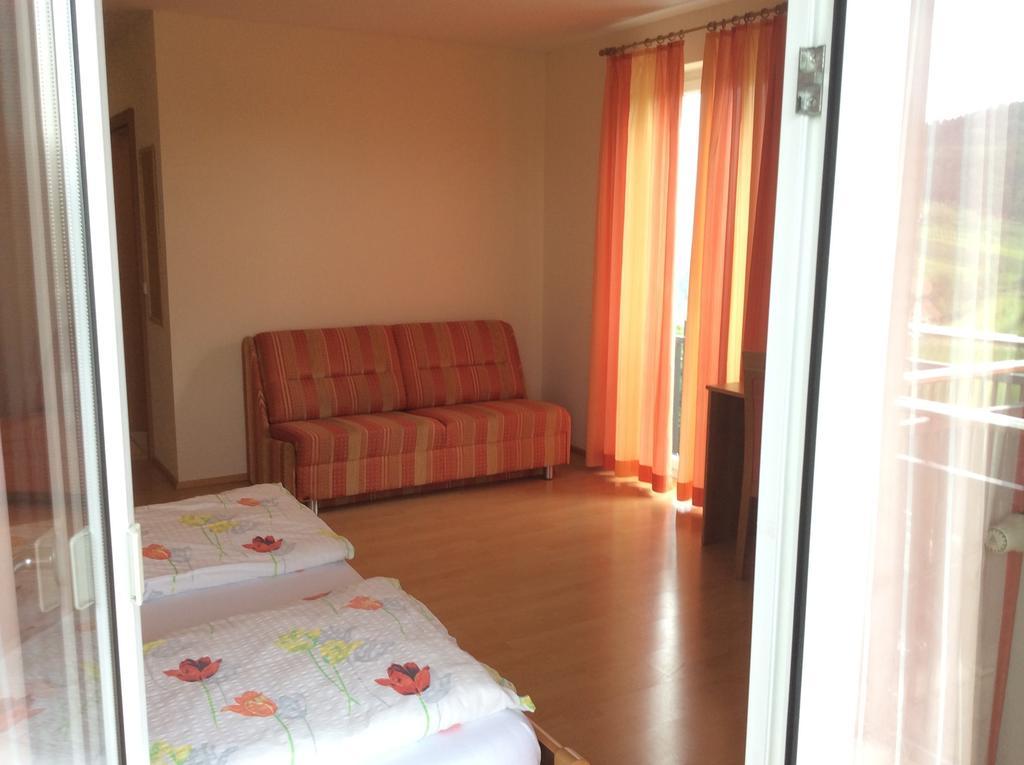 Zweytick Gaestezimmer Weingut Ratsch an der Weinstraße Room photo