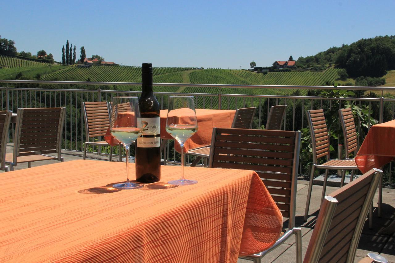Zweytick Gaestezimmer Weingut Ratsch an der Weinstraße Exterior photo