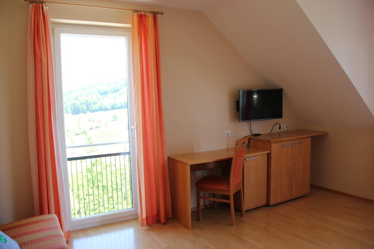 Zweytick Gaestezimmer Weingut Ratsch an der Weinstraße Exterior photo